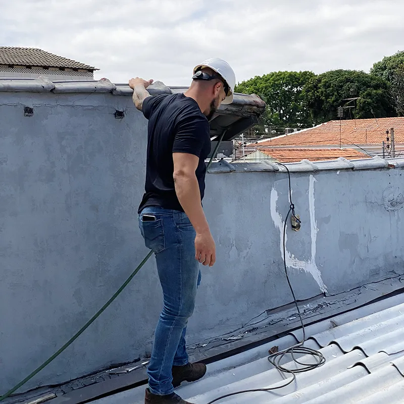 Telhadista em Brasília 13 Conferindo o telhado 1